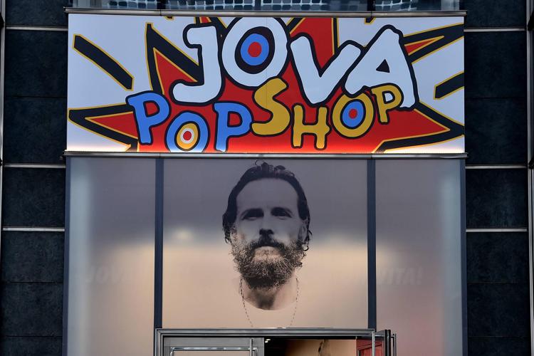 'Jova Pop Shop', il Temporary Store di Jovanotti in Piazza Gae Aulenti a Milano (FOTOGRAMMA)
