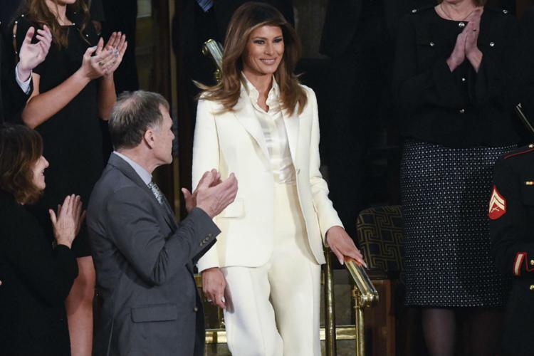 Melania Trump in bianco Dior al Congresso per il discorso sullo stato dell'Unione del marito (Afp)
