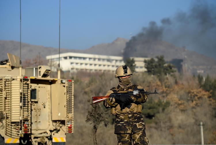 L'Intercontinental Hotel attaccato a Kabul (AFP PHOTO)
