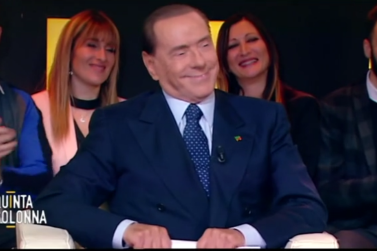 Berlusconi e la gara di pipì con Confalonieri
