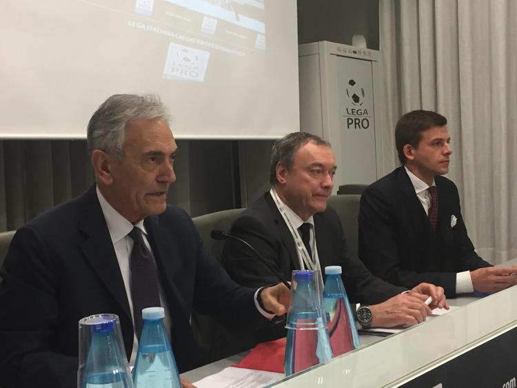 Da sinistra Gabriele Gravina (Presidente Lega Pro), Walter Baumgartner e Mario De Luca 