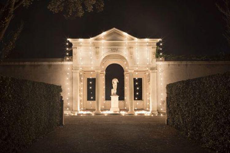 I Giardini di Villa Medici a Roma 'illuminati' dalla scultura Felix Gonzalez-Torres - (foto di Daniele Molajoli)