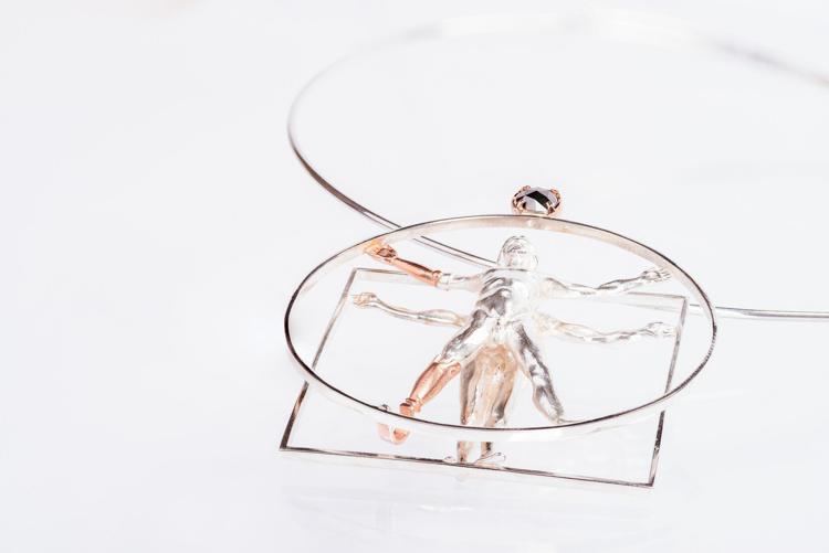 L'omaggio a Vitruvio, uno dei gioielli 'cinetici' creati da Gianni De Benedettis, presentati domani nel calendario di Milano Moda Donna