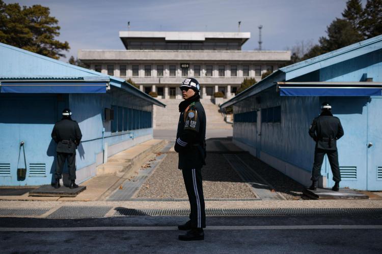 Foto della Dmz, la zona demilitarizzata che divide le due Coree (Afp)