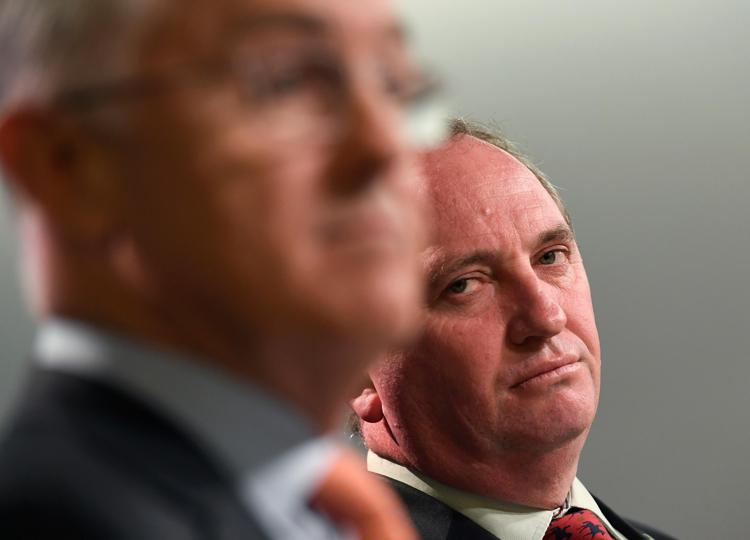 Il vice premier Barnaby Joyce (a destra) e il primo ministro Turnbull (AFP PHOTO)