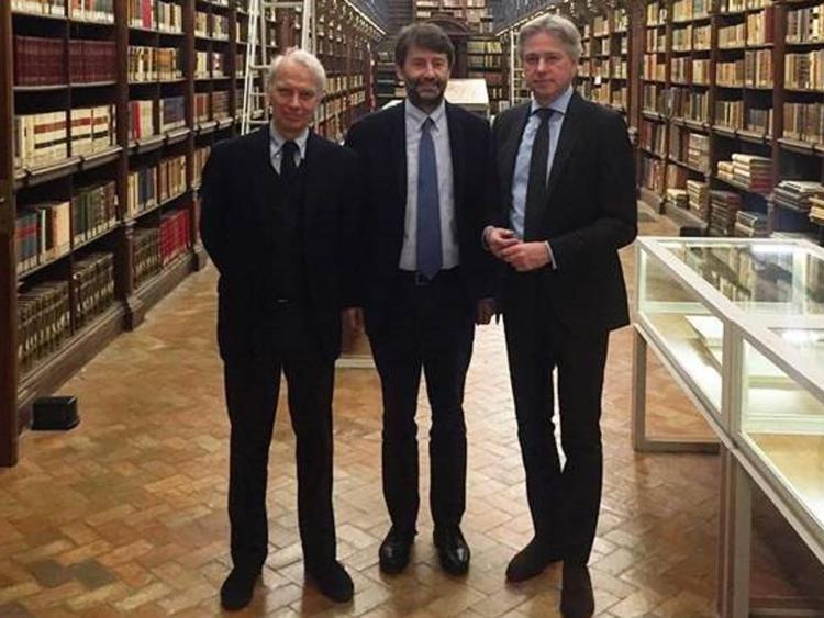 Il presidente dell'Aie Ricardo Franco Levi, il mionistro dei Beni  Culturali Dario Franceschini e il direttore della Frakfurter Buchmesse Juergen Boos 