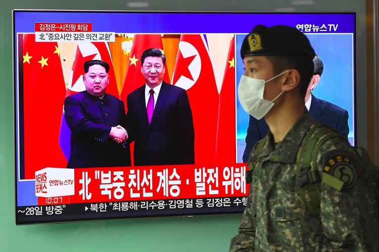 Il precedente incontro tra Kim Jong-un e Xi Jinping (Afp) - AFP