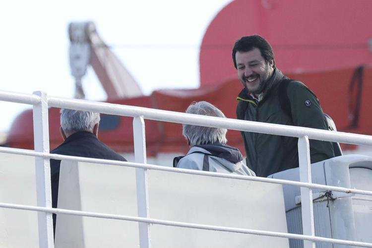 Matteo Salvini in viaggio verso Ischia (Fotogramma)