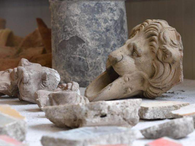 Alcuni dei reperti  frutto dell'avvio di una nuova campagna di scavi a Pompei