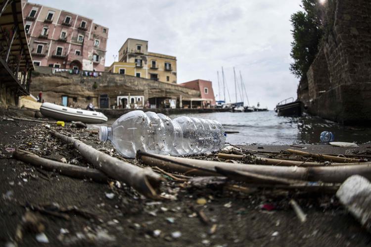 Mediterraneo di plastica, peggio a Portici
