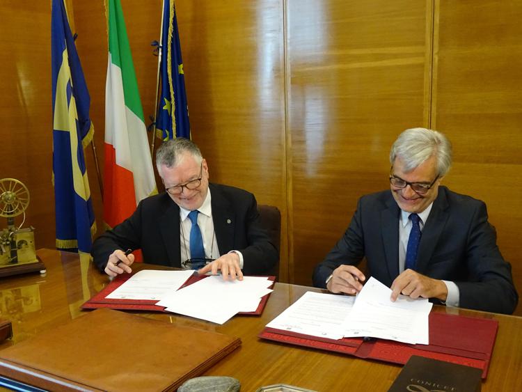 La firma dell'accordo, Cnr partner di Expo 2020 di Dubai (Foto CNR)  
