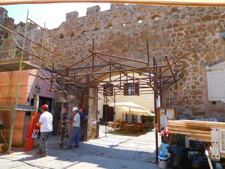 Terminato il restauro delle mura di Ostia Antica