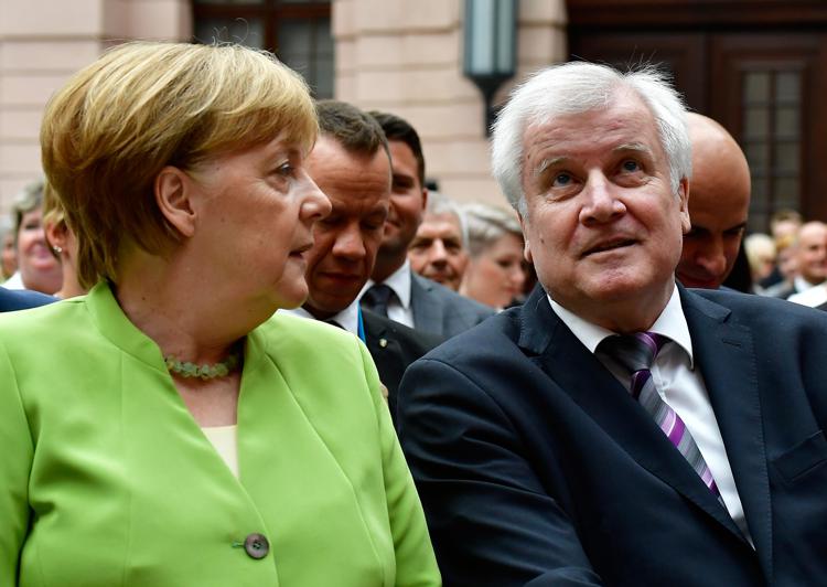 Angela Merkel e Horst Seehofer (AFP PHOTO)