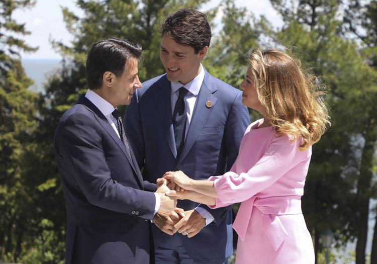 Giuseppe Conte con Justin Trudeau e la mogli Sophie-Gregoire Trudeau (Afp) - AFP