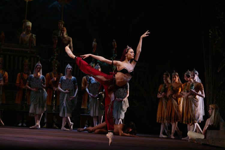 L'étoile internazionale Svetlana Zakharova, protagonista di 'Bayadère', il balletto che sarà in cartellone alla Scala di Milano con la compagnia del Bolscioi di Mosca  (foto di Damir Yusupov)