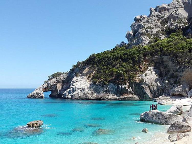 Sardegna: prenotazione di traghetti e hotel in leggera crescita