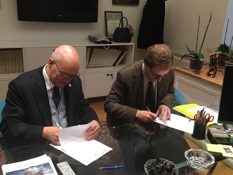 Guido Carella e Maurizio del Conte firmano l'accordo