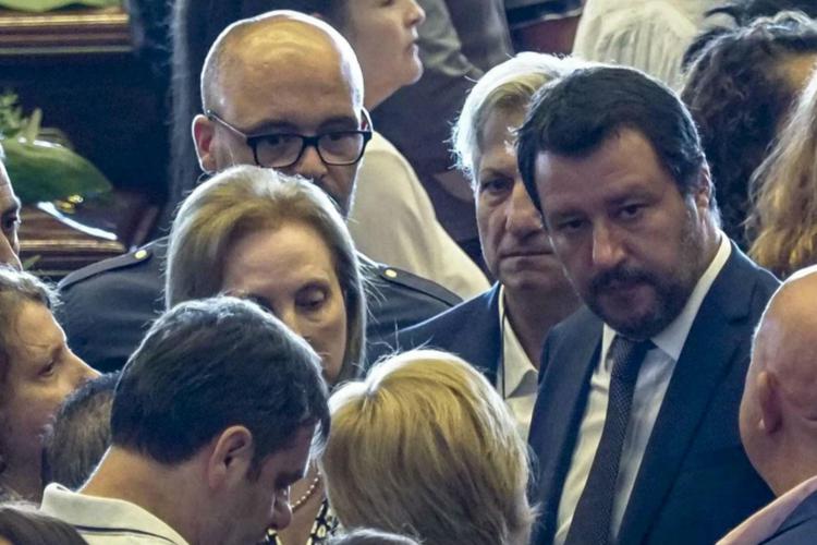 Matteo Salvini ai funerali delle vittime del crollo di Ponte Morandi (Fotogramma)