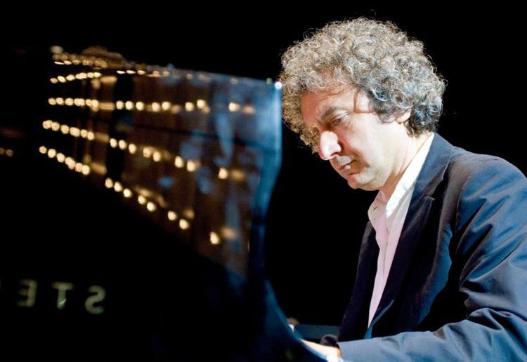 Il pianista e compositore Roberto Cacciapaglia si esibirà il 18 agosto ad Arcidosso.