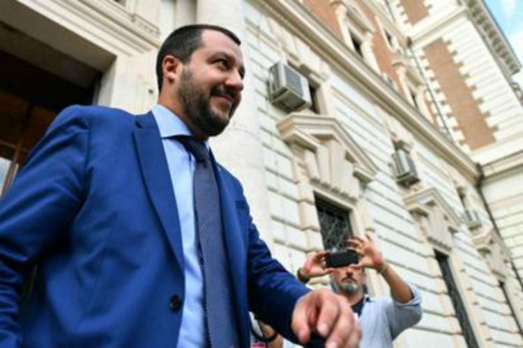 Salvini dannunziano rilancia il 'Me ne frego'