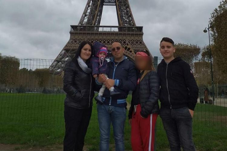 La famiglia Giordano in una foto pubblicata sul profilo Facebook di Stefy e Peppe Giordano. Federico è l'ultimo da sinistra.