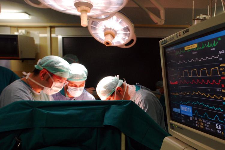 Un intervento in sala operatoria