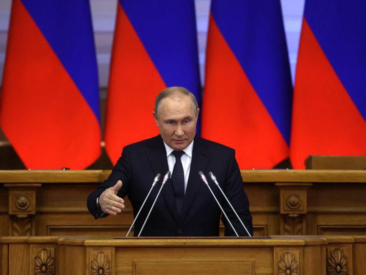 Russia, decreto Putin: stop affari con 'Paesi ostili'