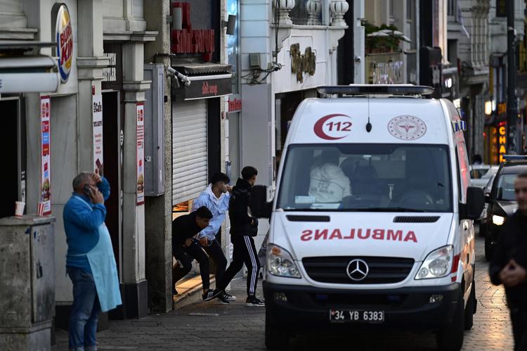 Ambulanza a Istanbul - (Afp)
