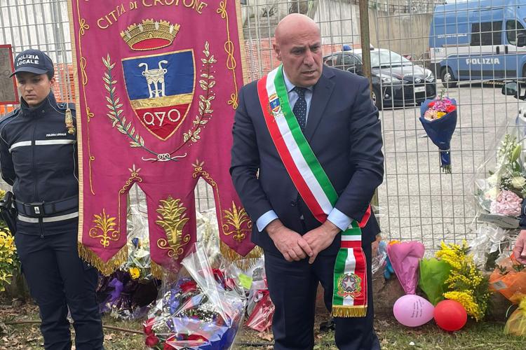 Migranti, sindaco Crotone: ''Non vanno lasciati in mare neppure un minuto''