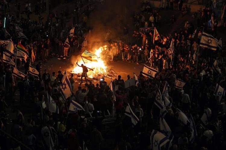 Israele, piazze in rivolta. Herzog: "Stop a riforma della Giustizia" 6 alternate text