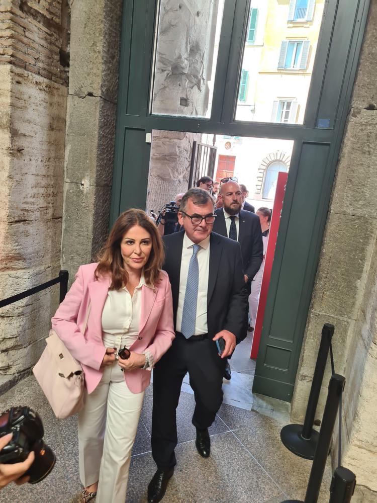 Il ministro per il Turismo arriva al Tempio di Adriano per l'evento Aefi con il presidente dell'associazione Maurizio Danese