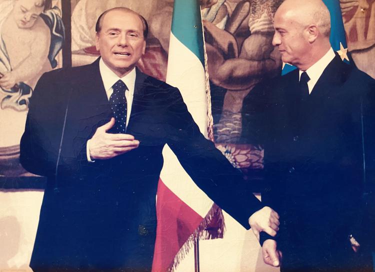 Silvio Berlusconi e Stefano Dominella a Palazzo Chigi nel 2007. L'allora premier incontrò  i rappresentanti dell'haute couture  italiana