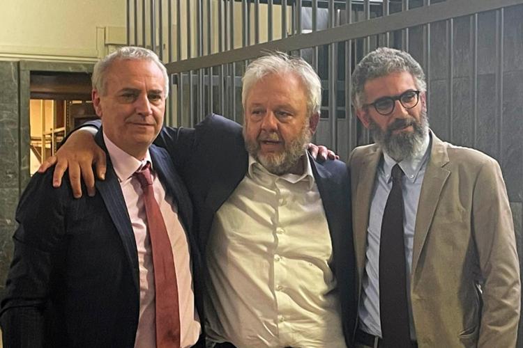 L'ex sindaco di Lodi Simone Uggetti con  l'avvocato Cristiano Marini e il vicesegretario del Comune di Lodi, Giuseppe Demuro. Foto Adnkronos