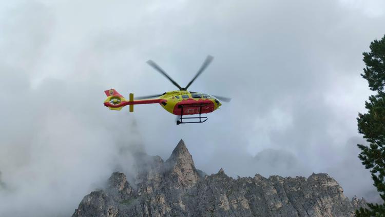 Elicottero del soccorso alpini trentino - (Adnkronos