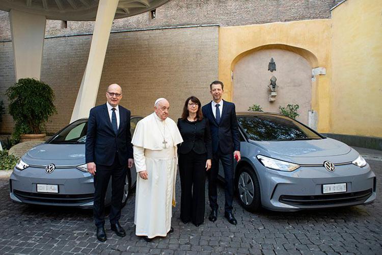 Volkswagen elettrifica la flotta dei veicoli del Vaticano