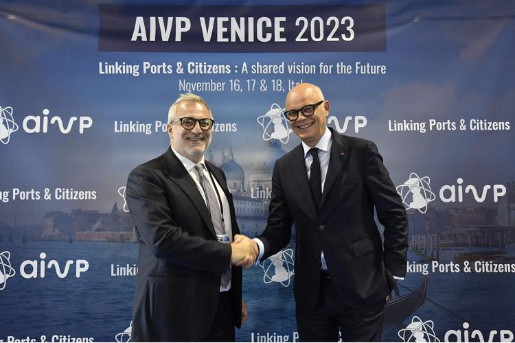 Il Presidente dell’Autorità di Sistema Portuale di Venezia e Chioggia, Fulvio Lino Di Blasio, il Presidente Aivp e attuale Sindaco di Le Havre Édouard Philippe
