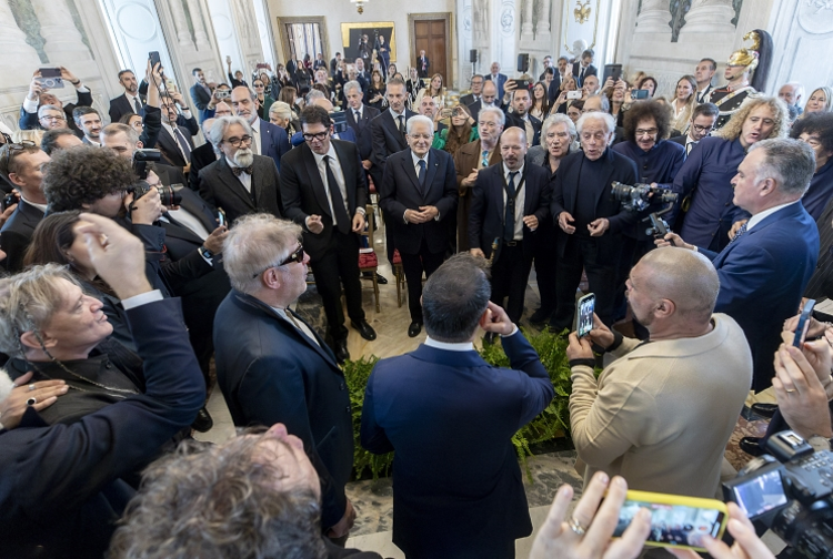 Il Presidente Sergio Mattarella in occasione dell'incontro con una delegazione dell’Associazione fonografici italiani