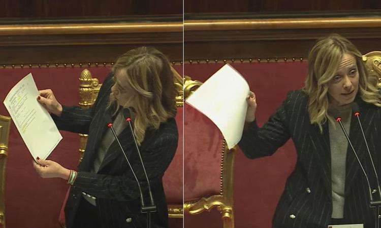 Giorgia Meloni mostra in Senato il fax di Di Maio per il via libera alla sigla del Mes