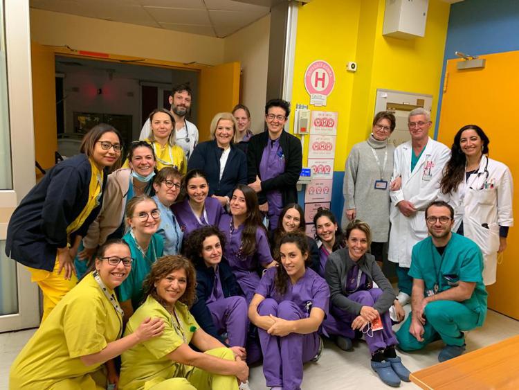 Il team di Ostetricia e Ginecologia dell'ospedale San Paolo di Milano che ha seguito il 'baby-boom' di 24 ore dando il benvenuto a 12 bebè - (Asst Santi Paolo e Carlo)