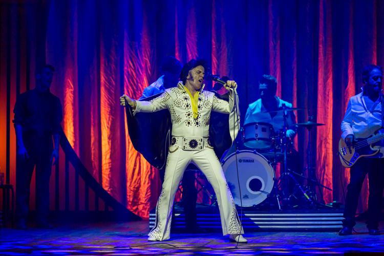 Problemi tecnici alla prima di 'Elvis' al teatro Brancaccio, show fermo per venti minuti