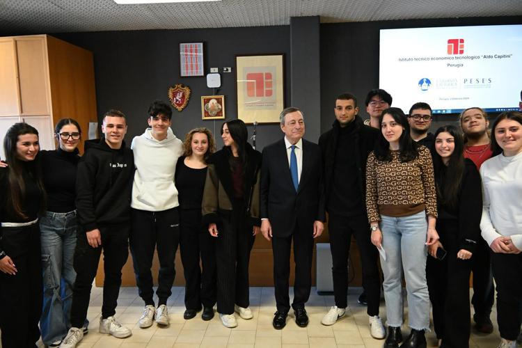 Progetto Peses, a Perugia studenti del 'Capitini' dialogano con Draghi