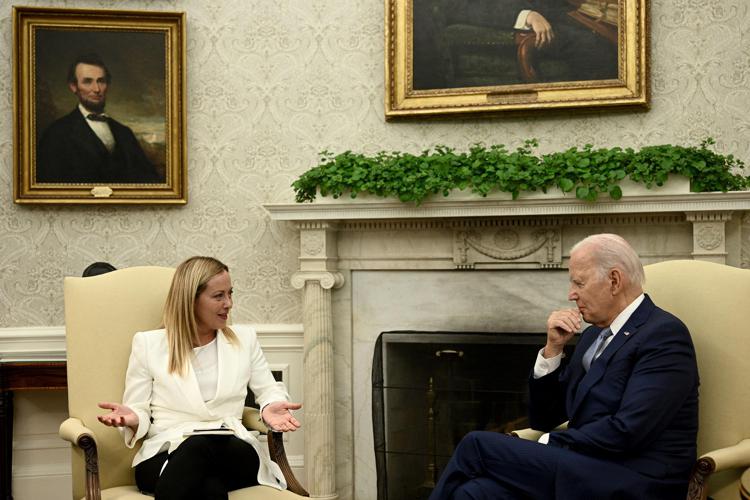 Italy's premier Giorgia Meloni (L) in talks with US president Joe Biden (R) at the White House on  2y July 2023Photo: AFP