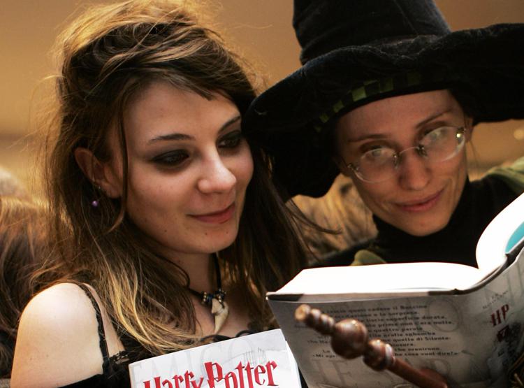 Appassionate di Harry Potter in libreria (Fotogramma)