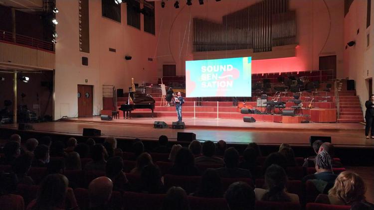 Concerto con musicisti affetti da sordità, a Torino la musica senza barriere