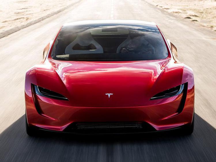 Nuova Tesla Roadster: arriverà nel 2025