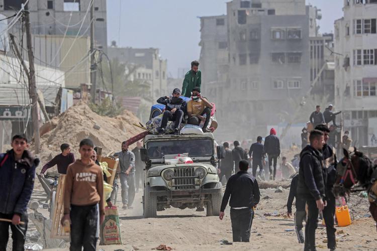 Civili in fuga a Gaza