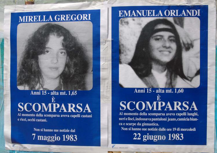 Mirella Gregori ed Emanuela Orlandi nei manifesti affissi per la scomparsa - Fotogramma