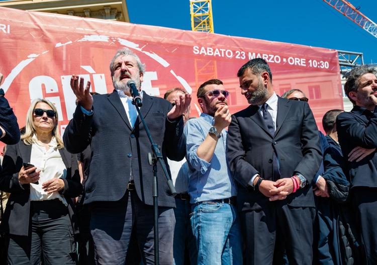 Michele Emiliano e Antonio Decaro alla manifestazione di Bari - Fotogramma /Ipa
