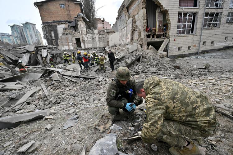 Bombardamenti in Ucraina (Afp)