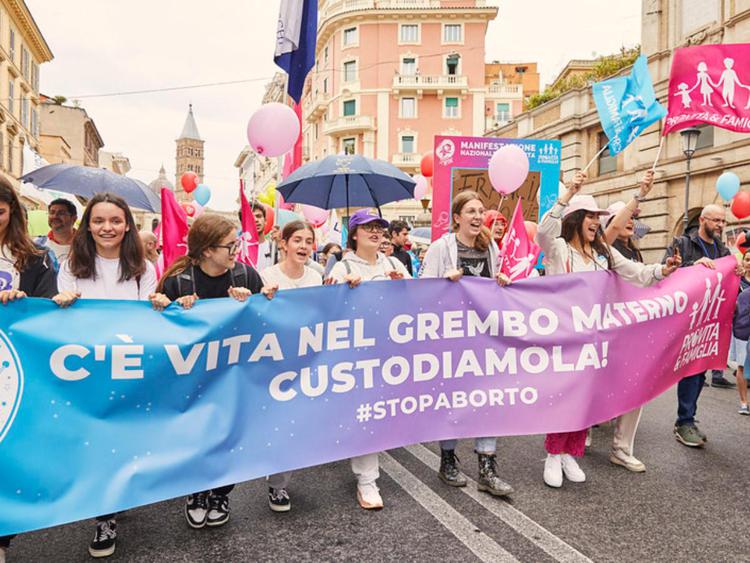 Vaticano. Pro Vita Famiglia: Papa Francesco incoraggia attivismo contro aborto, gender, eutanasia e utero in affitto